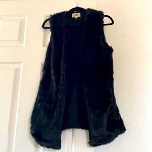 Black furry vest - SIZE SMALL